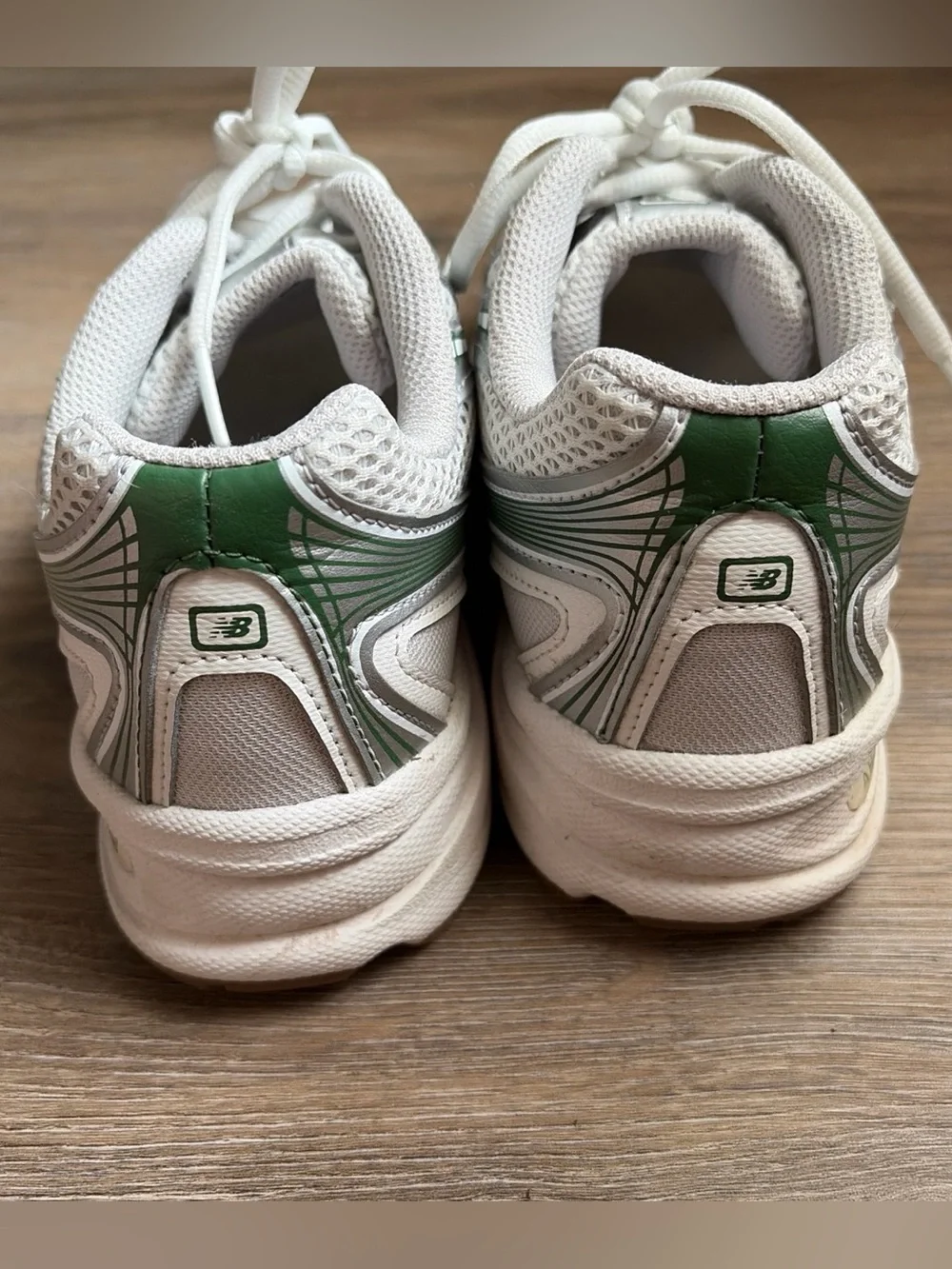 New Balance 740 Athletic Shoe - Big Kid - Silver Metallic / Alpine Green Size 6